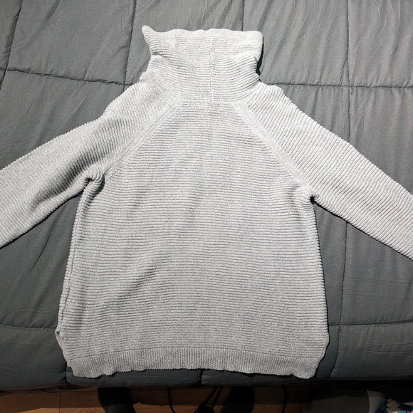 Knitted Turtleneck Sweater, Large - Picture 4 of 4